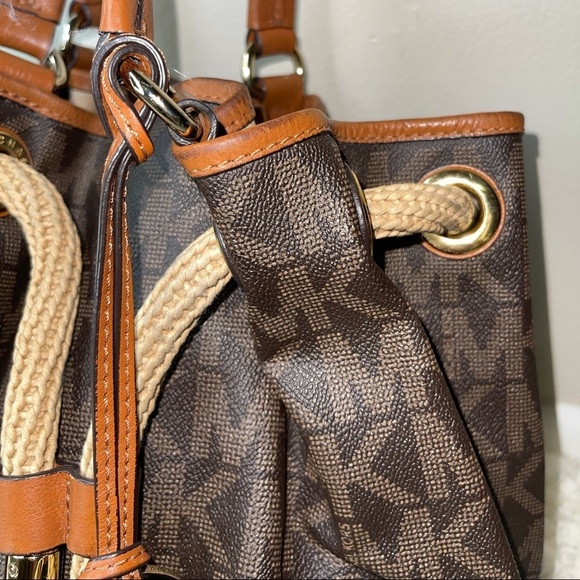 Michael Kors Marina Drawstring Tote Large - Picture 5 of 11